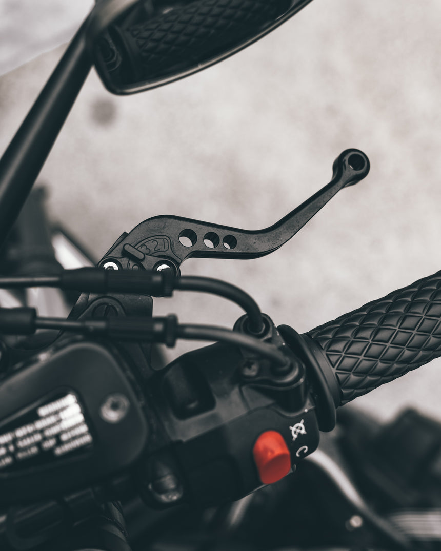 Triumph Bonneville T100 (2004-2025) CNC Adjustable Brake & Clutch Lever Set